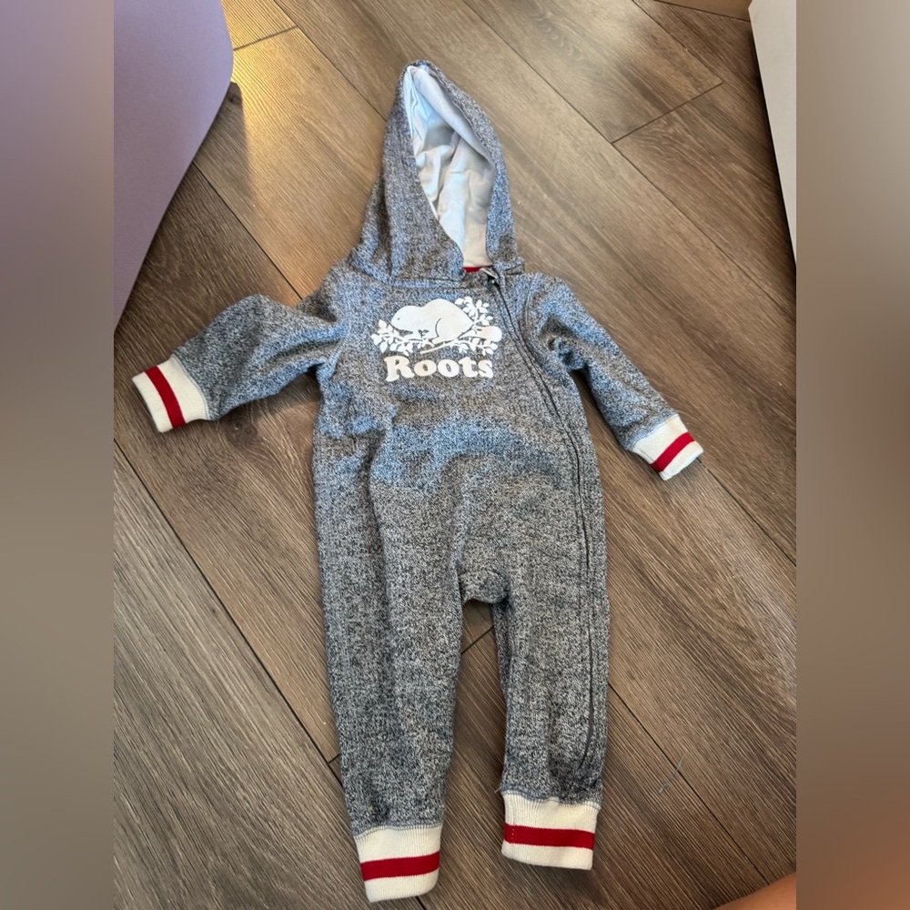 Roots - Baby's One-piece. Gray white and red. Size: 3-6